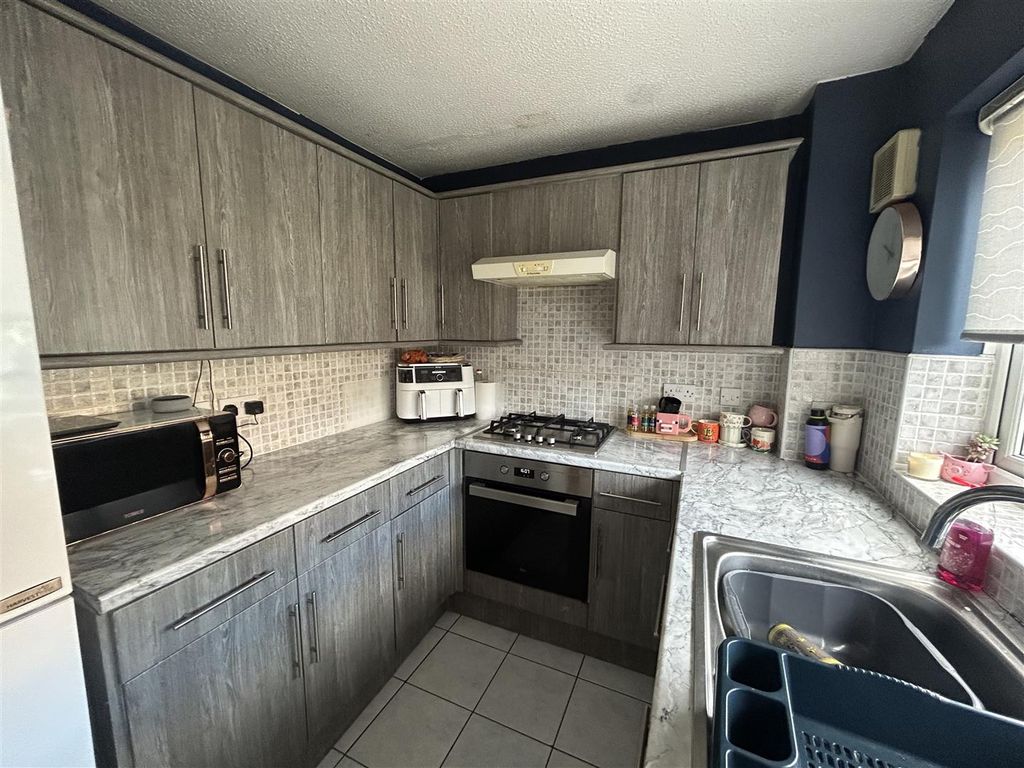 Property photo 3 of 16 Kitchen