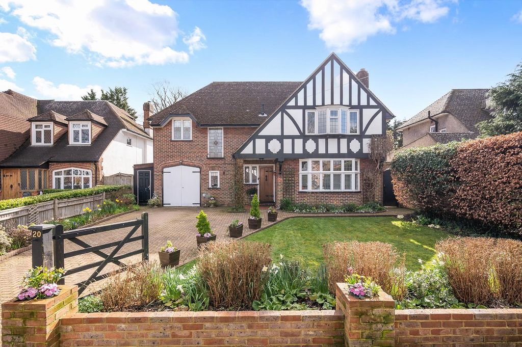 Property photo 1 of 20 Fiddicroft Avenue