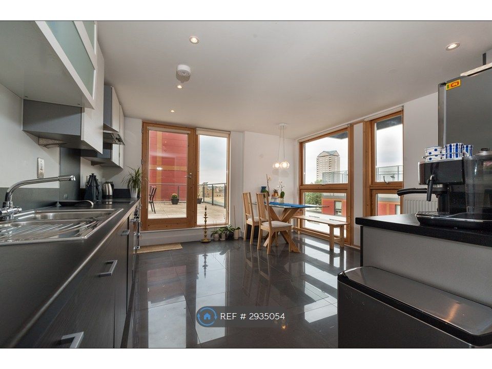Property photo 3 of 13 Kitchen / Dining Room