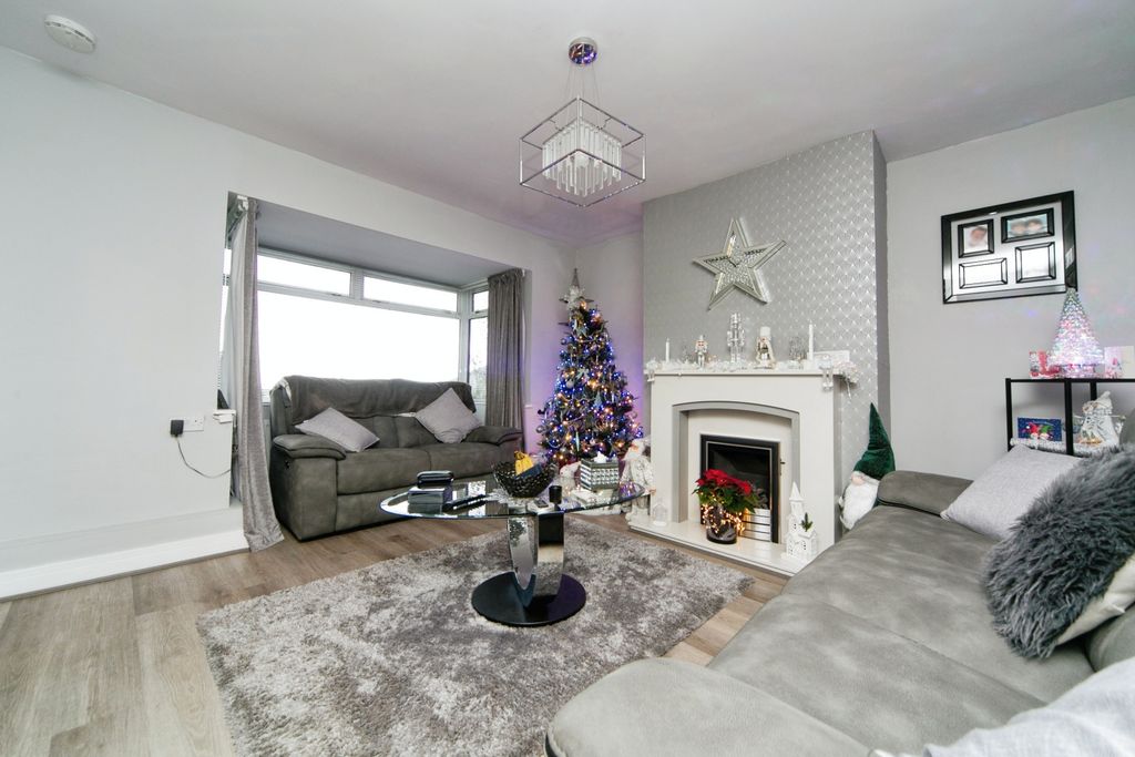 Property photo 3 of 17 Photography