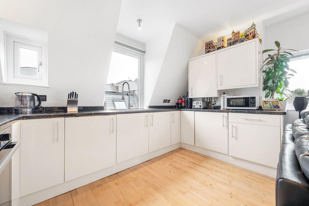 Property photo 2 of 10 Reception-Kitchen (4).Jpg