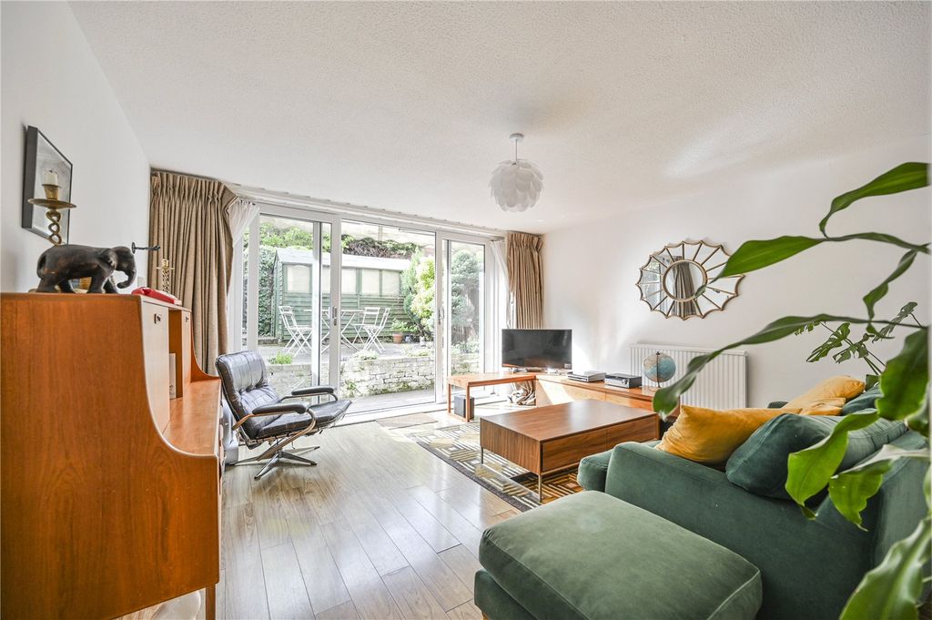 Property photo 2 of 17 Picture No. 11