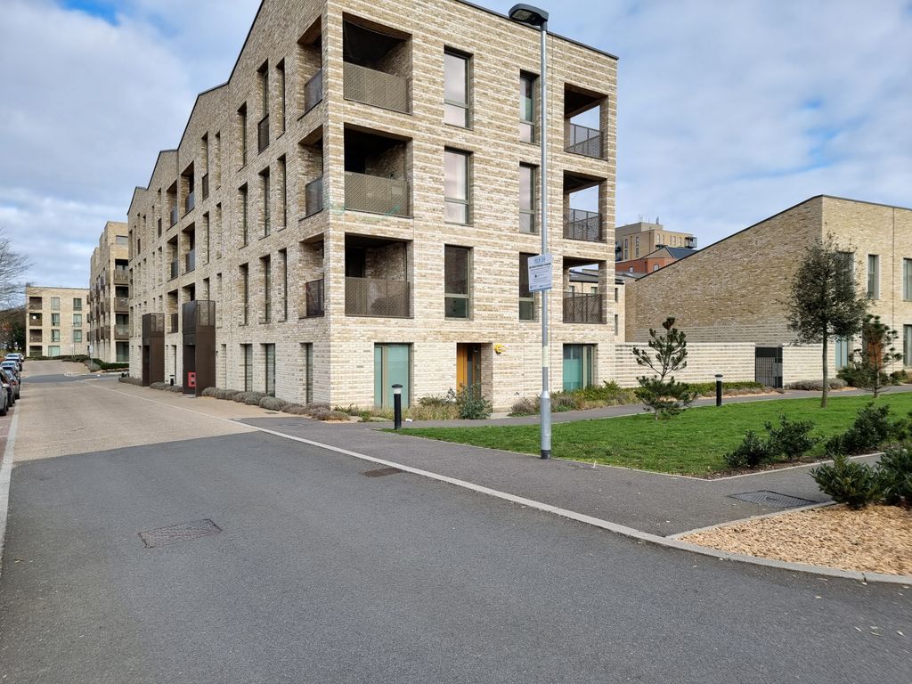 Property photo 1 of 8 Colliford Court, Ha8