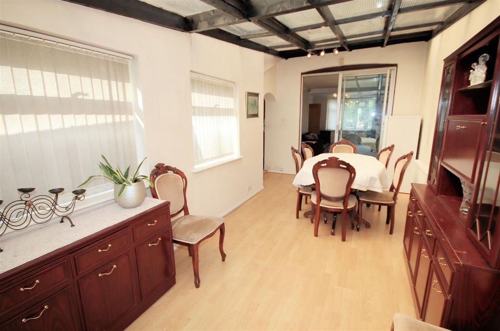 Property photo 3 of 19 Dining Room