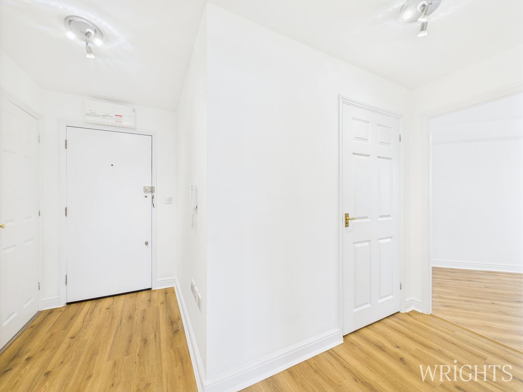 Property photo 2 of 8 Cam02796G0-Pr0425-Still008