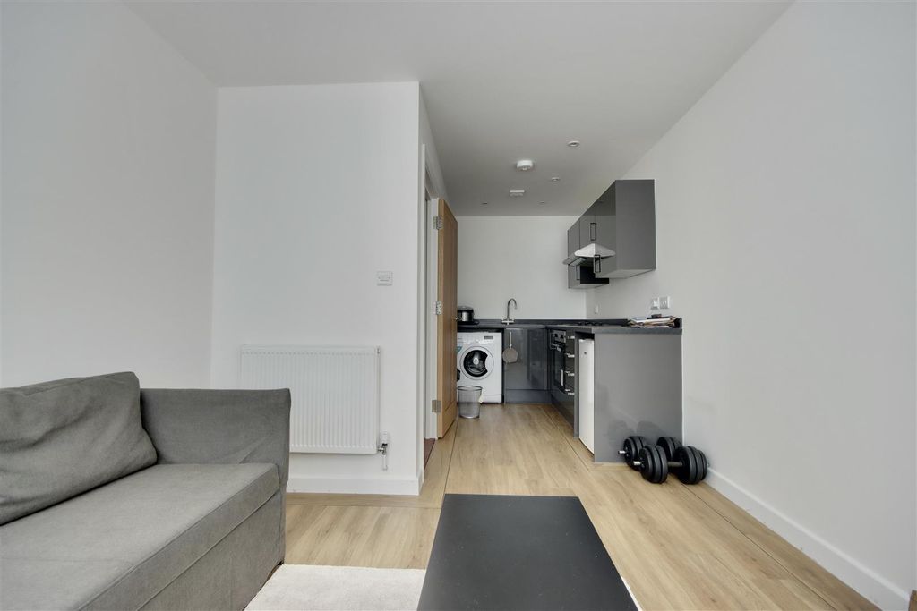 Property photo 3 of 6 J3S8Rn7m_Eox8Qzkaumk6G.Jpg