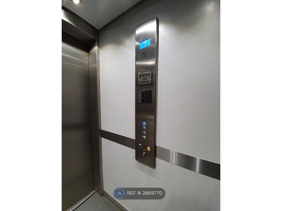 Property photo 3 of 20 Full Lift Access