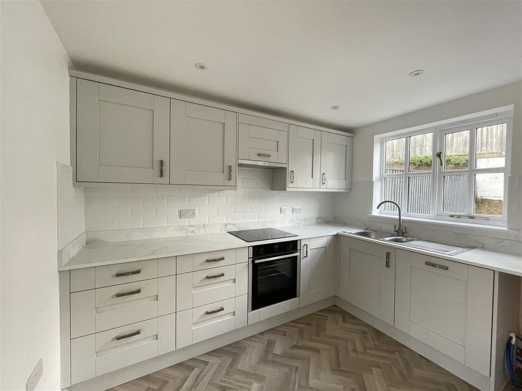 Property photo 2 of 18 Kitchen