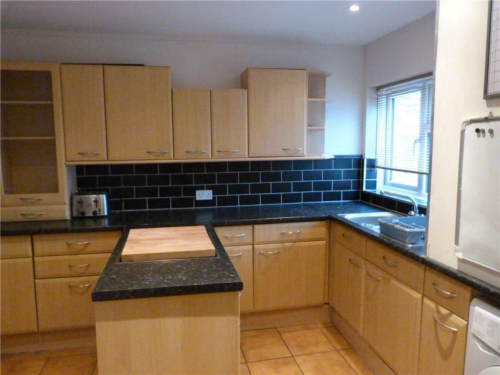 Property photo 3 of 12 Kitchen