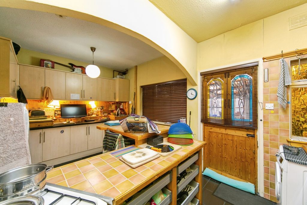 Property photo 3 of 13 Kitchen