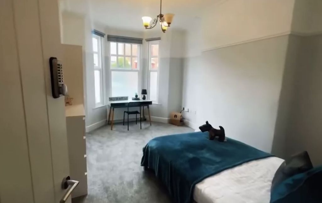 Property photo 2 of 9 1