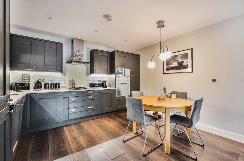 Property photo 3 of 20 1464723-12-6A0Dd9...
