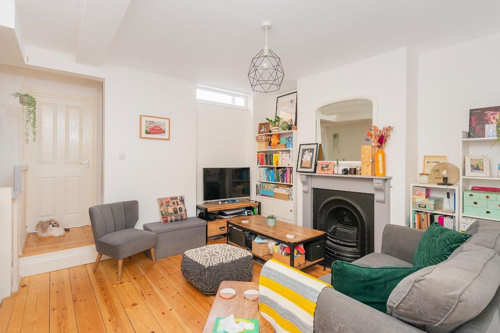 Property photo 3 of 30 G1M9Frbr - Lounge D.Jpg