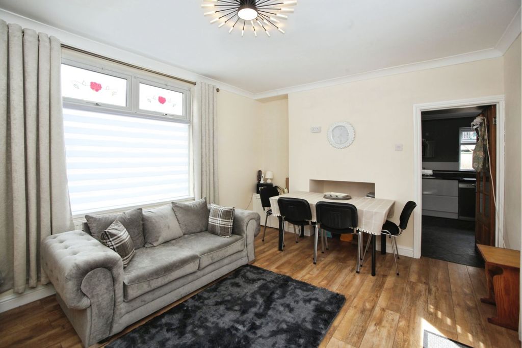 Property photo 2 of 26