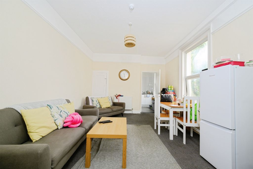 Property photo 2 of 30