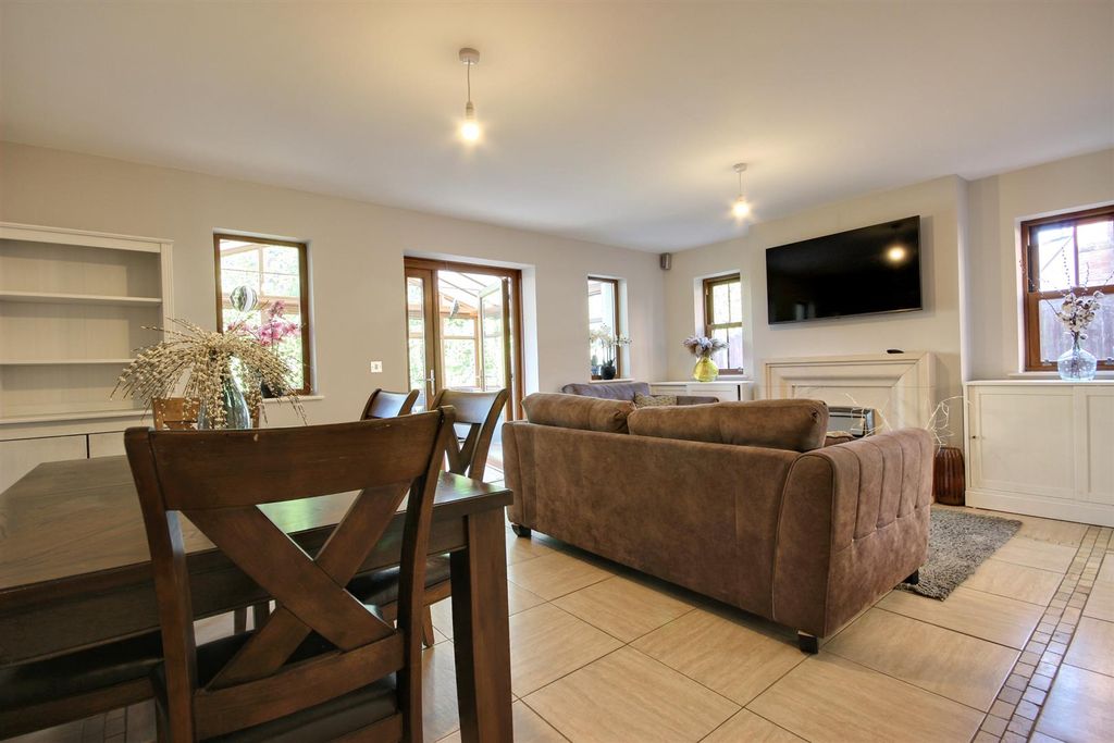 Property photo 2 of 30