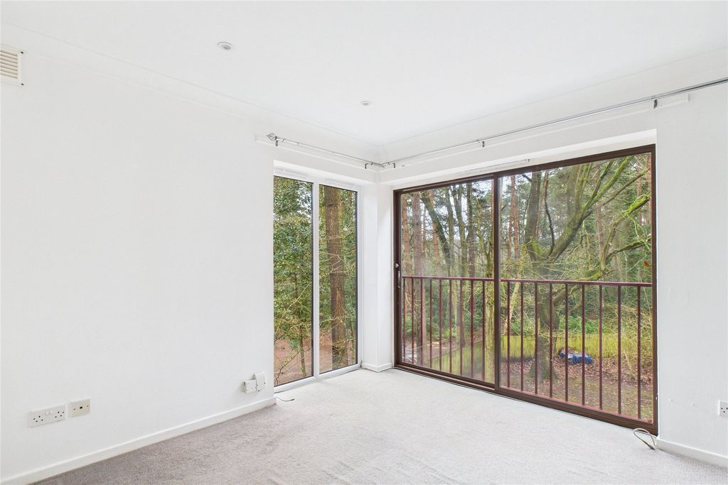 Property photo 3 of 6 Picture No. 10