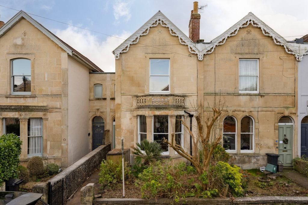 Property photo 1 of 16 External