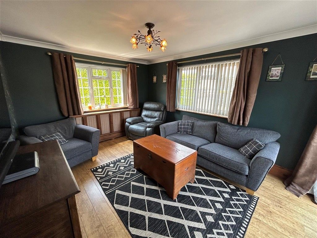 Property photo 2 of 18 Lounge