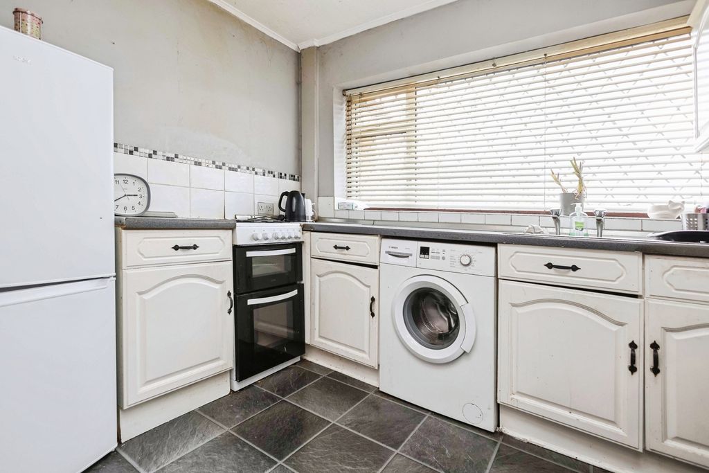 Property photo 2 of 15 Kitchen
