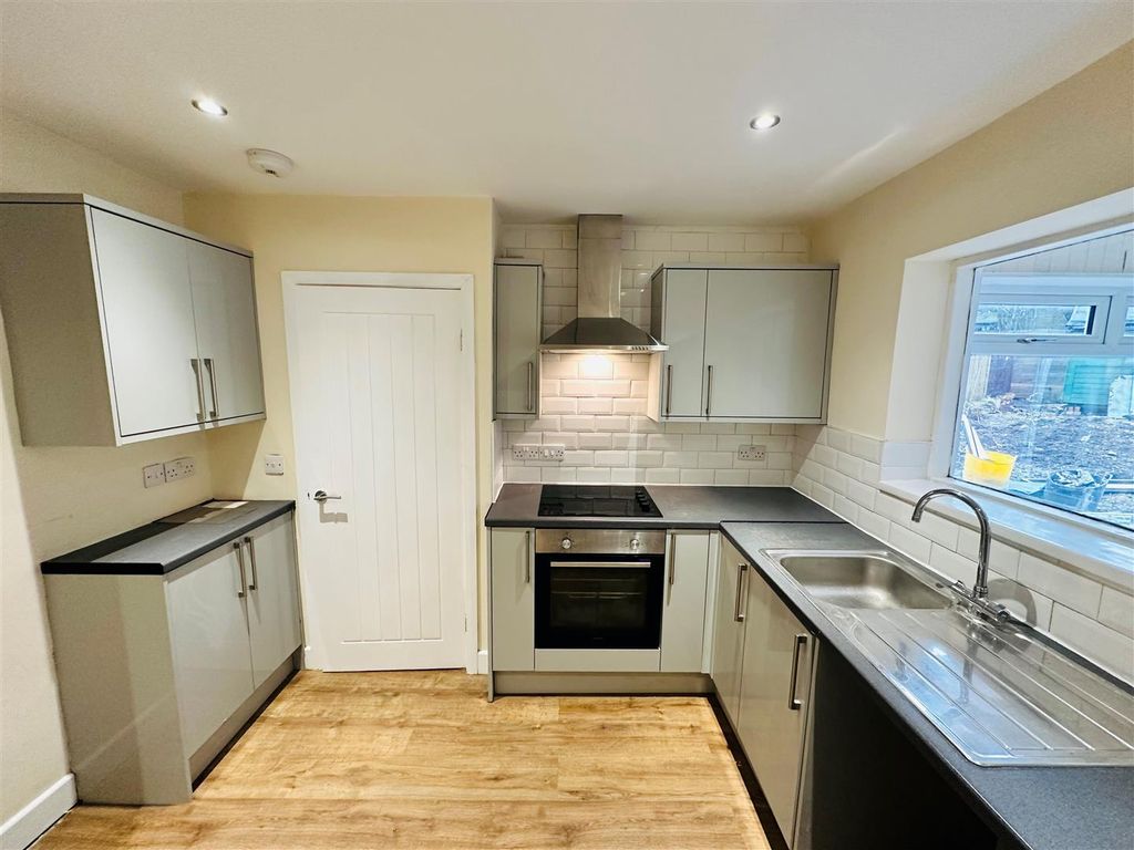 Property photo 3 of 13 Kitchen 2.Jpg