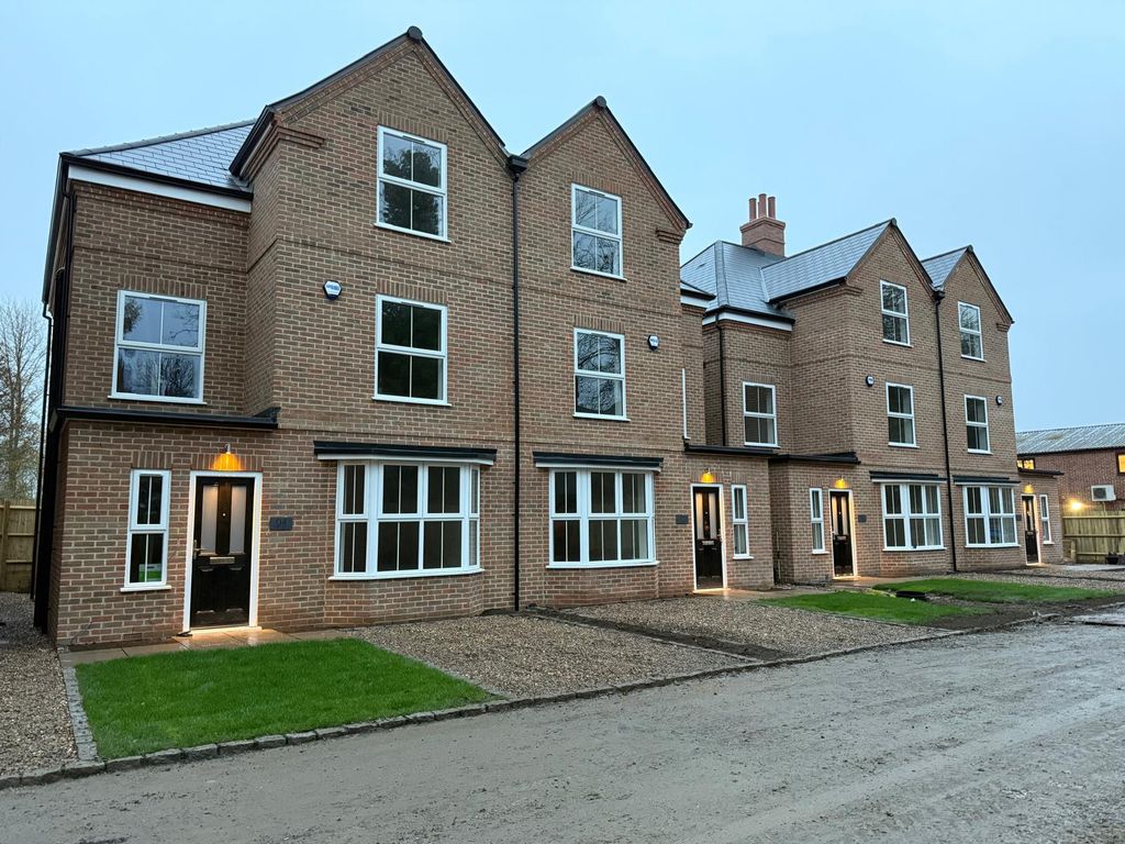 Property photo 1 of 2