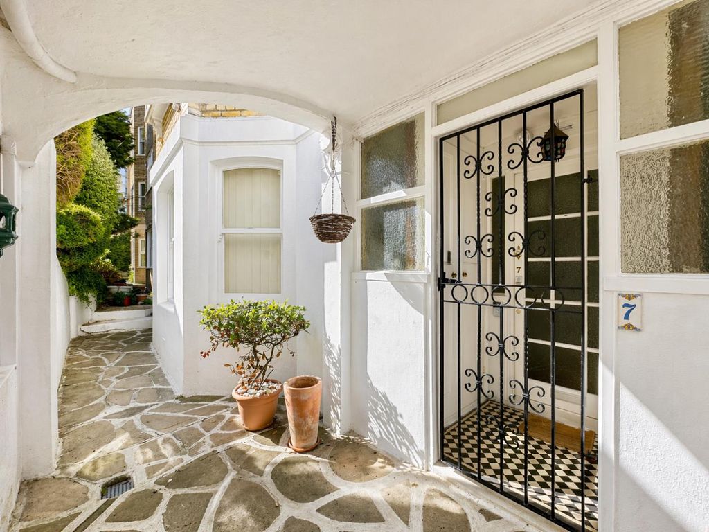 Property photo 2 of 11 Frontflat.Png