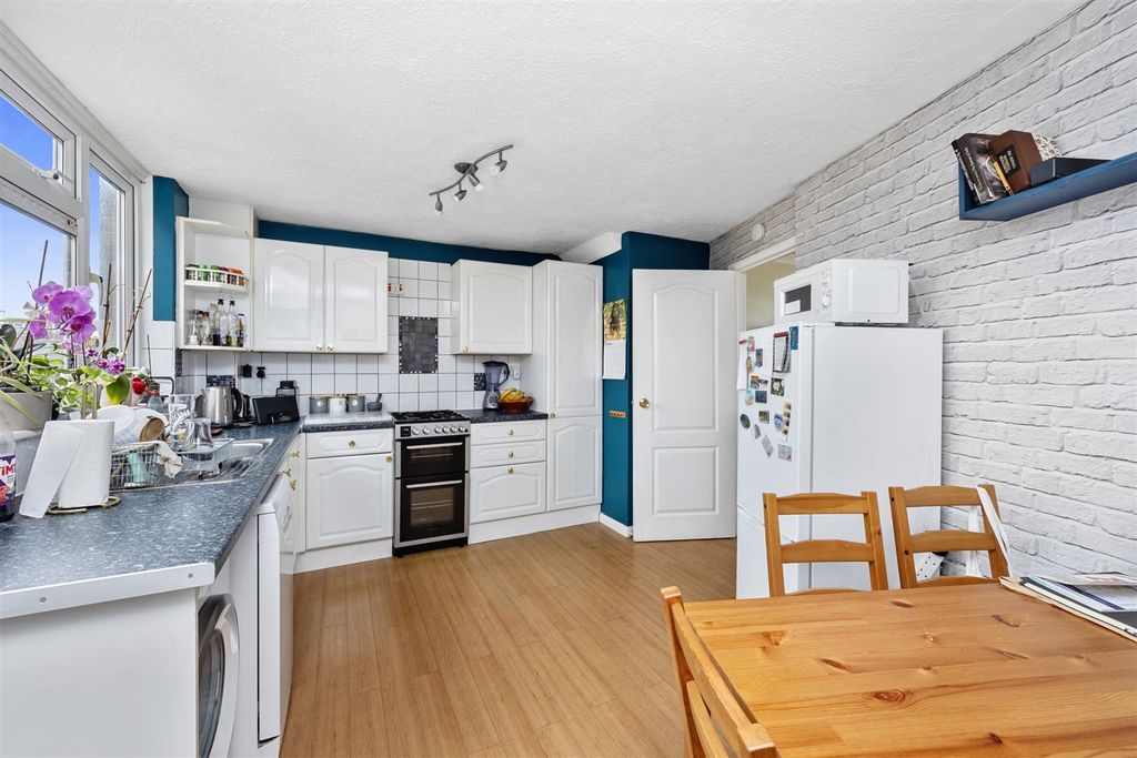 Property photo 3 of 16 Kitchen