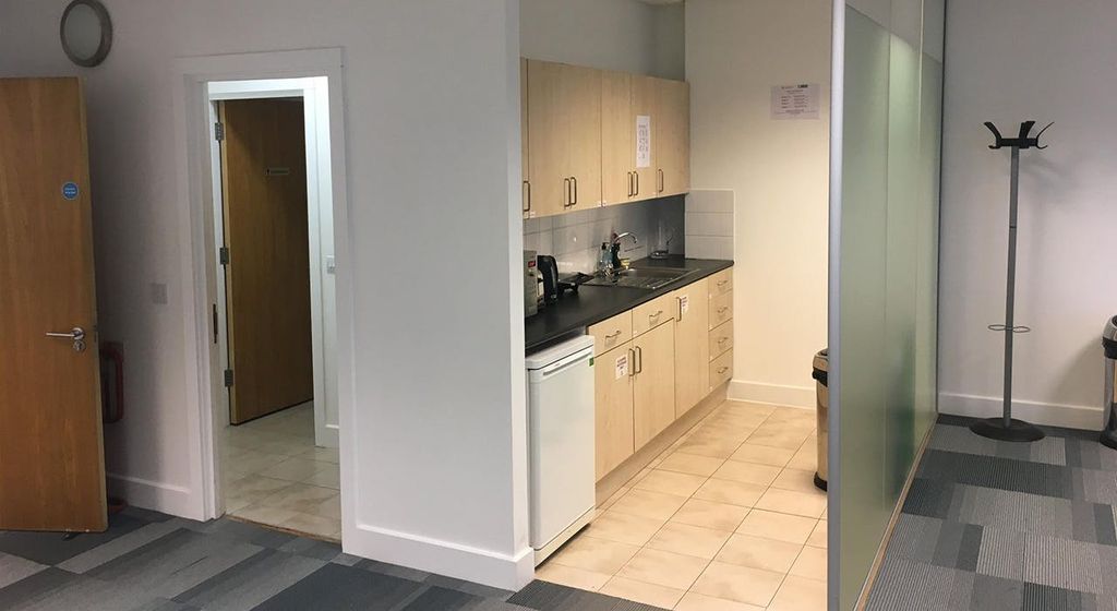 Property photo 3 of 8 Units 13 Fountain Centrefulham Sw6 Office 1.Jpg