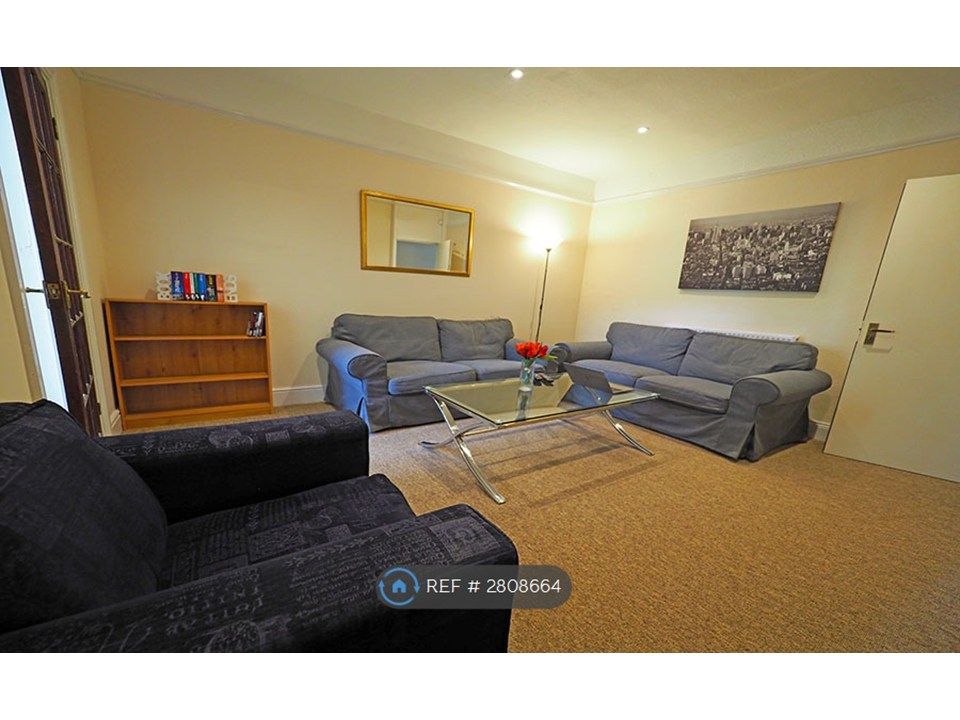 Property photo 3 of 14 Lounge