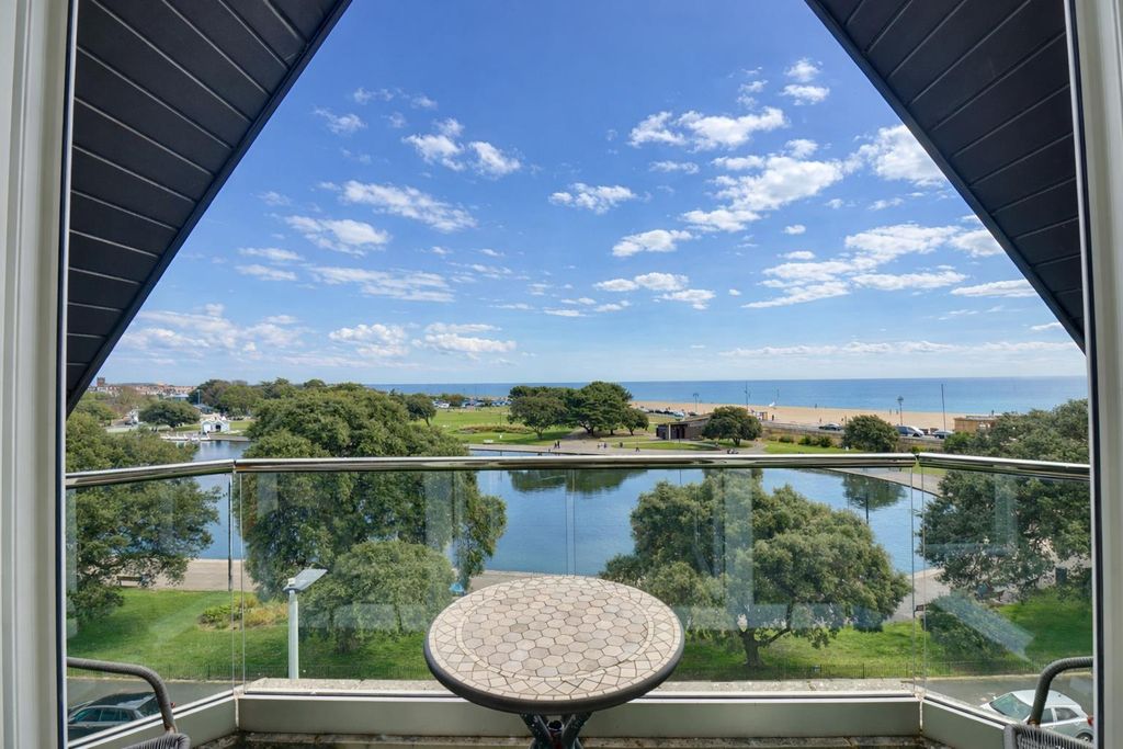 Property photo 3 of 28 Ext