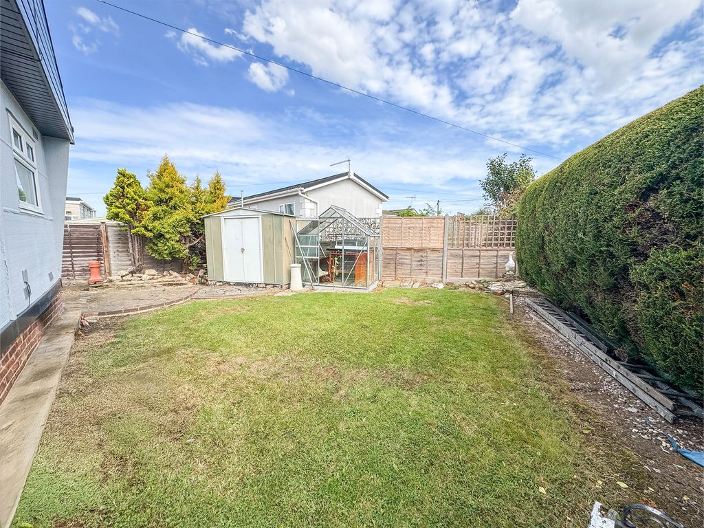 Property photo 2 of 18 Garden