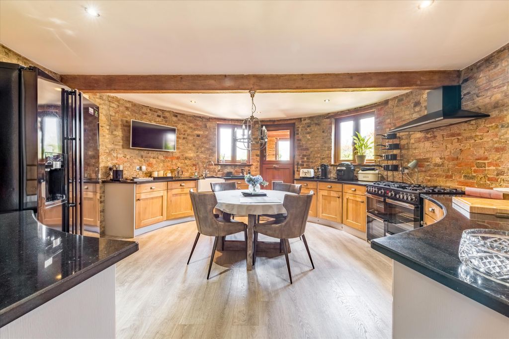 Property photo 3 of 43 Image