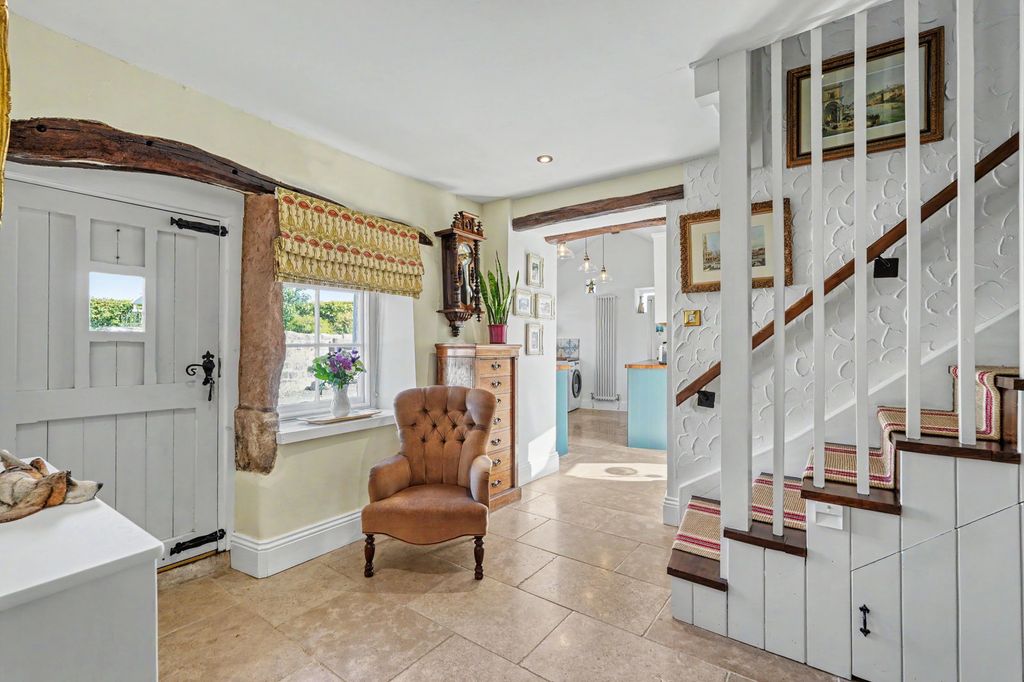 Property photo 2 of 40