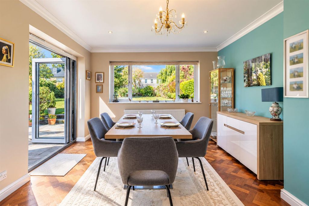 Property photo 3 of 20 19 Theydon Place (9).Jpg