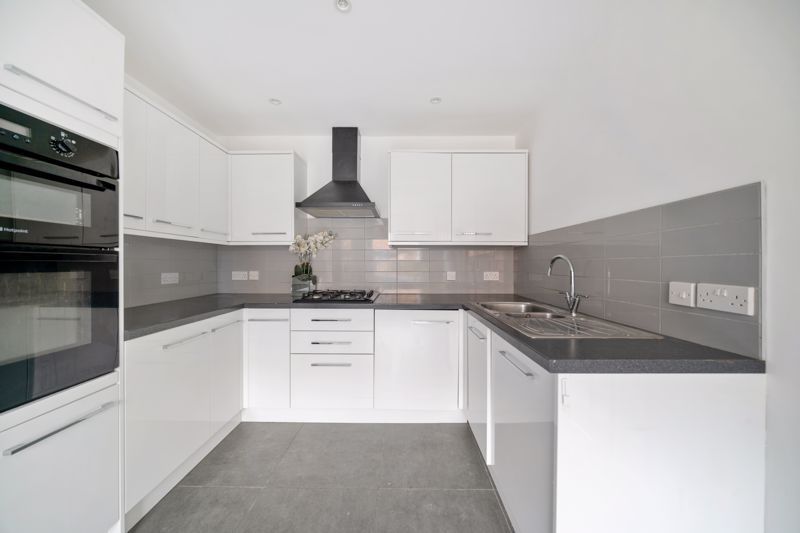 Property photo 3 of 8 Photo 6