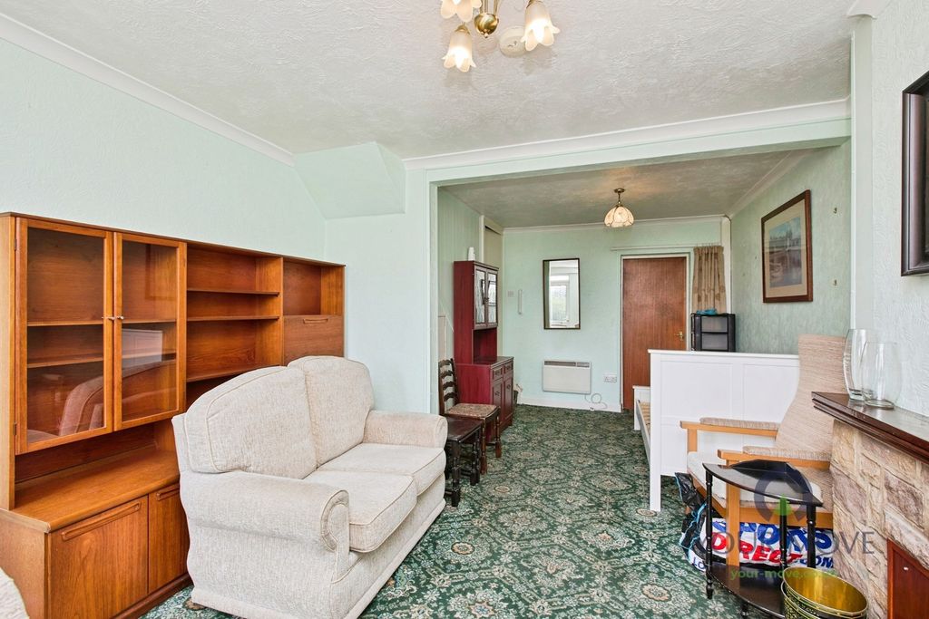 Property photo 3 of 17 Lounge