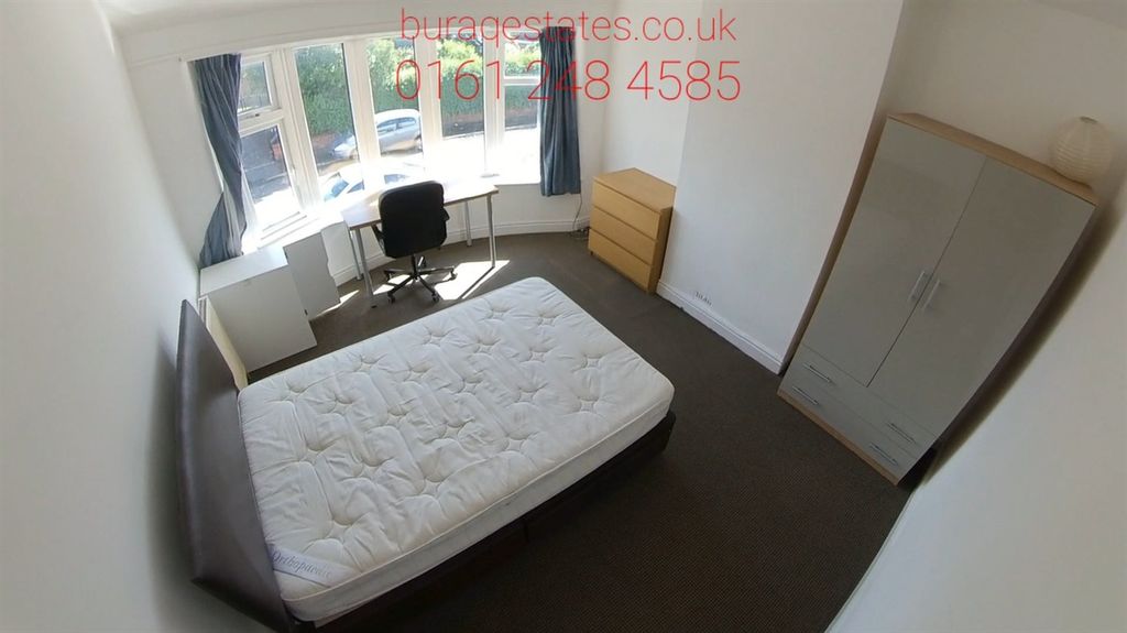 Property photo 3 of 10 A Well-Maintained Bedroom Featuring A Spacious Dou...