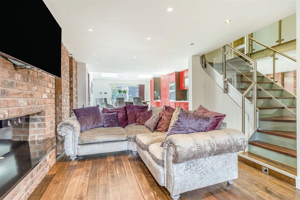Property photo 2 of 29 8662259-Interior15.Jpg