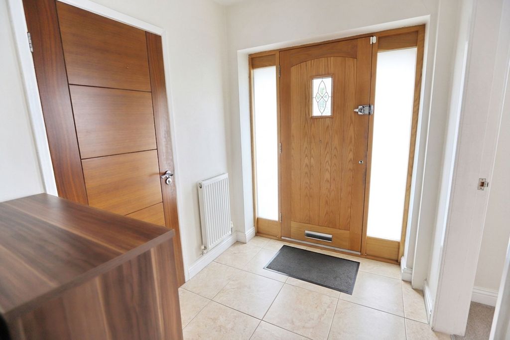 Property photo 2 of 23