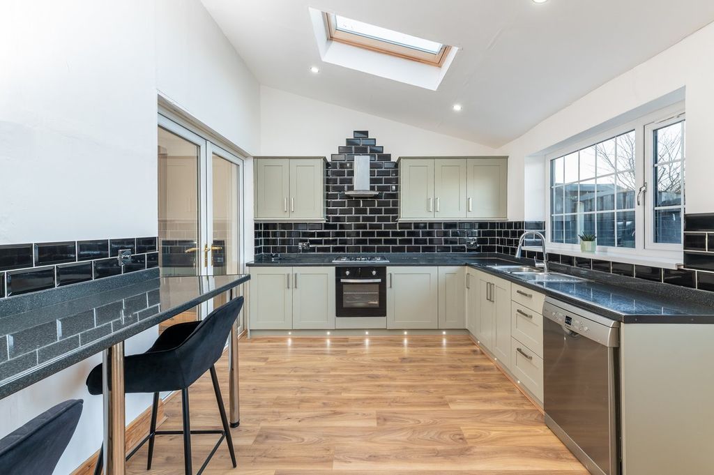 Property photo 3 of 53