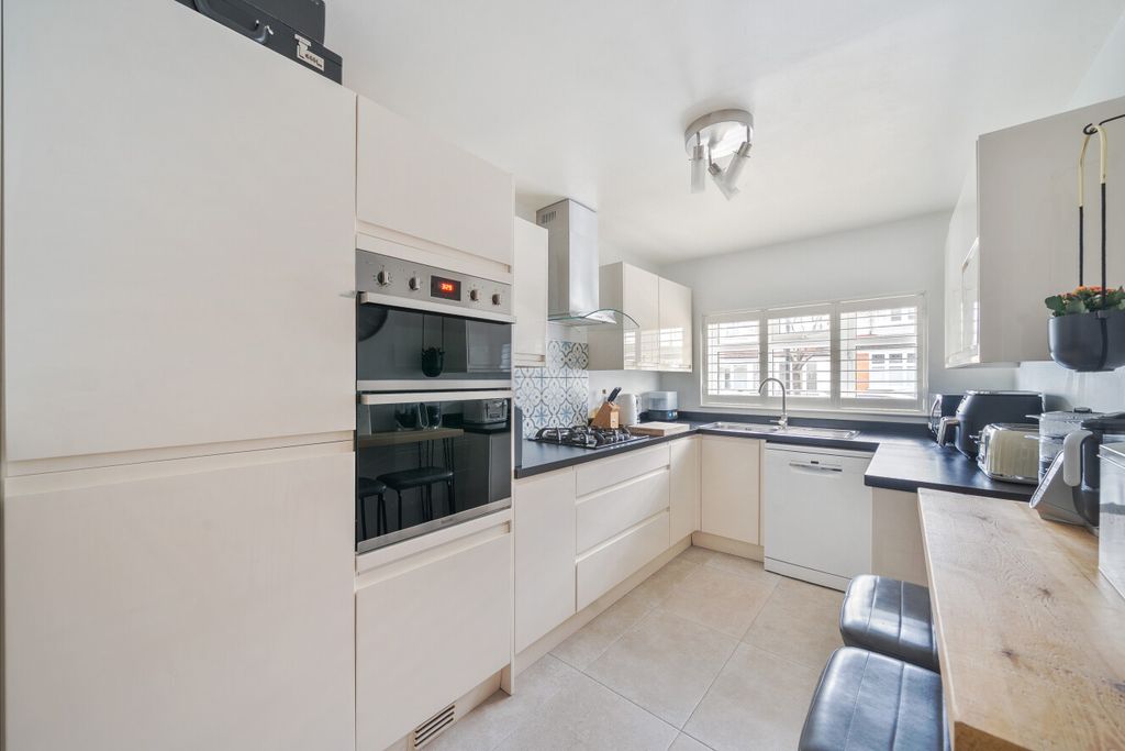 Property photo 3 of 14 1408874-17-6984Ae...