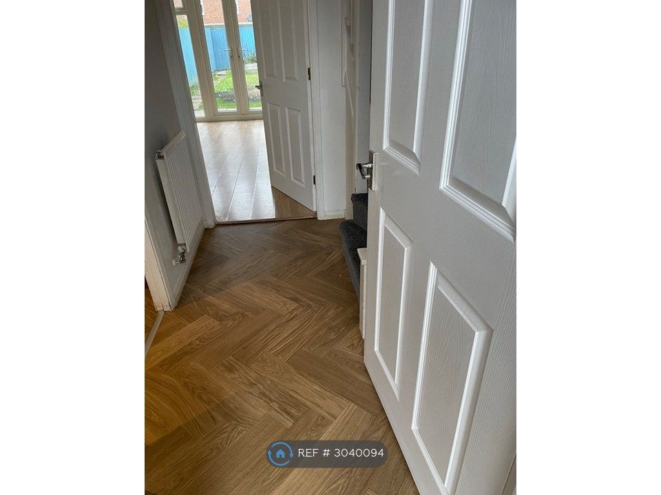Property photo 2 of 20 Hallway