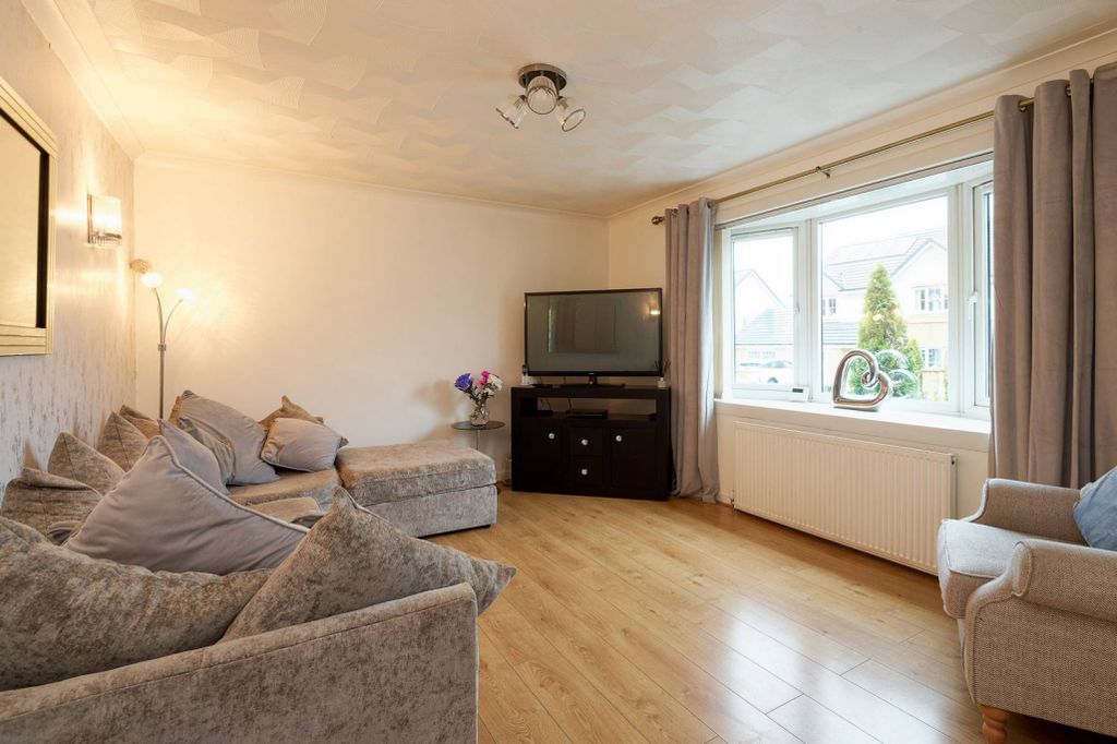 Property photo 2 of 23