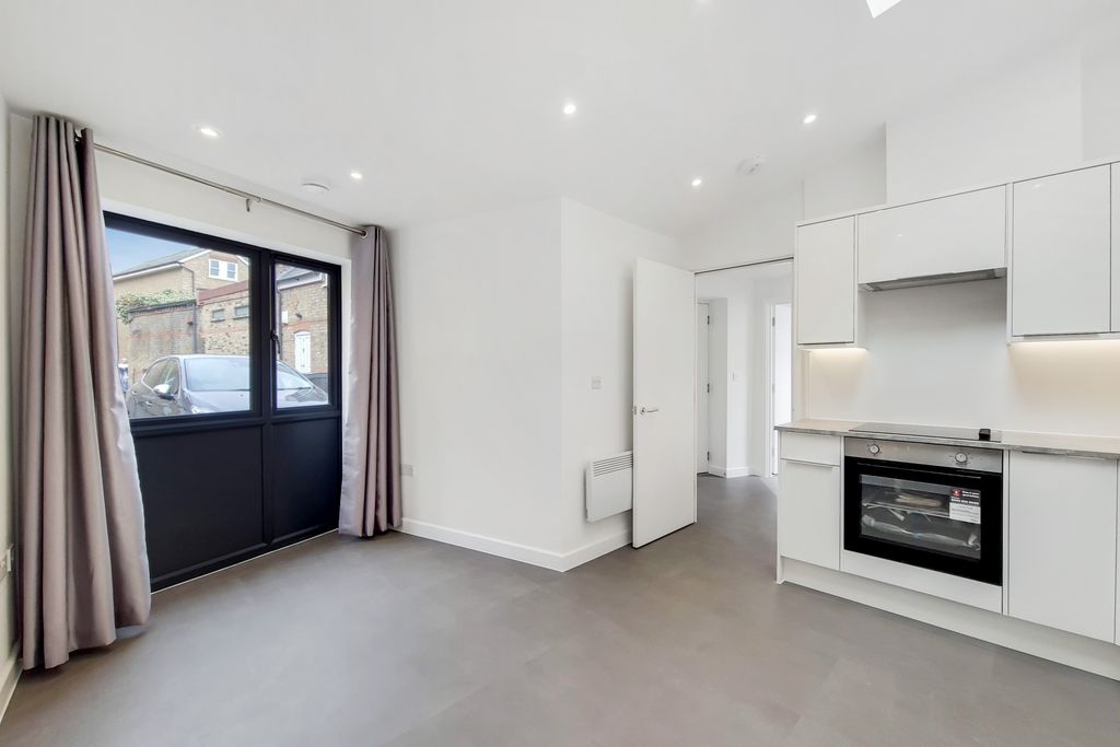 Property photo 3 of 10 Recpetion Room
