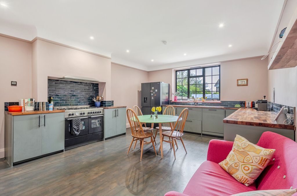 Property photo 3 of 24