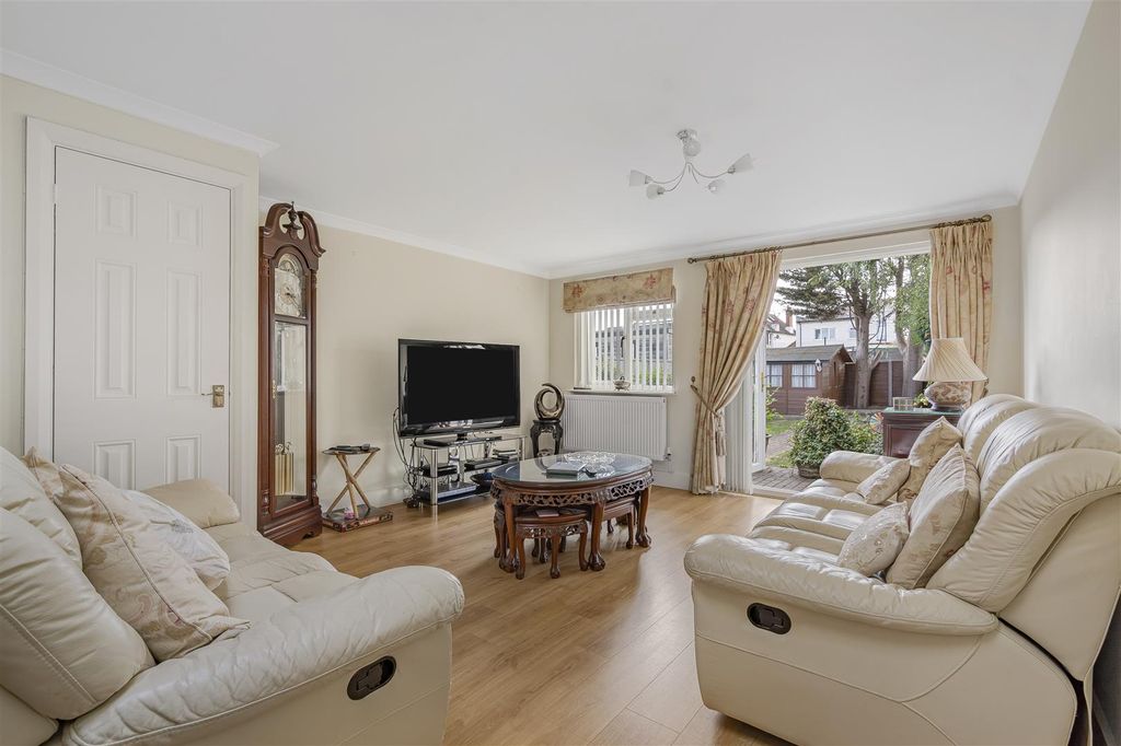 Property photo 2 of 15 Thetford Living.Jpg