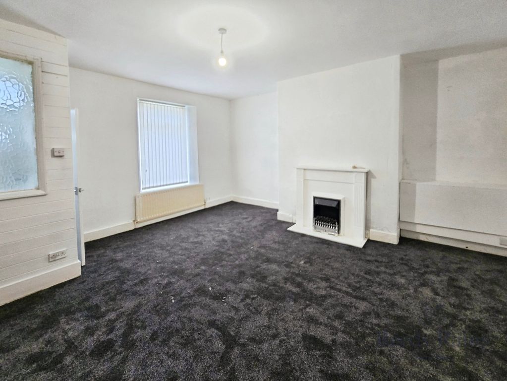 Property photo 1 of 8 Living Room