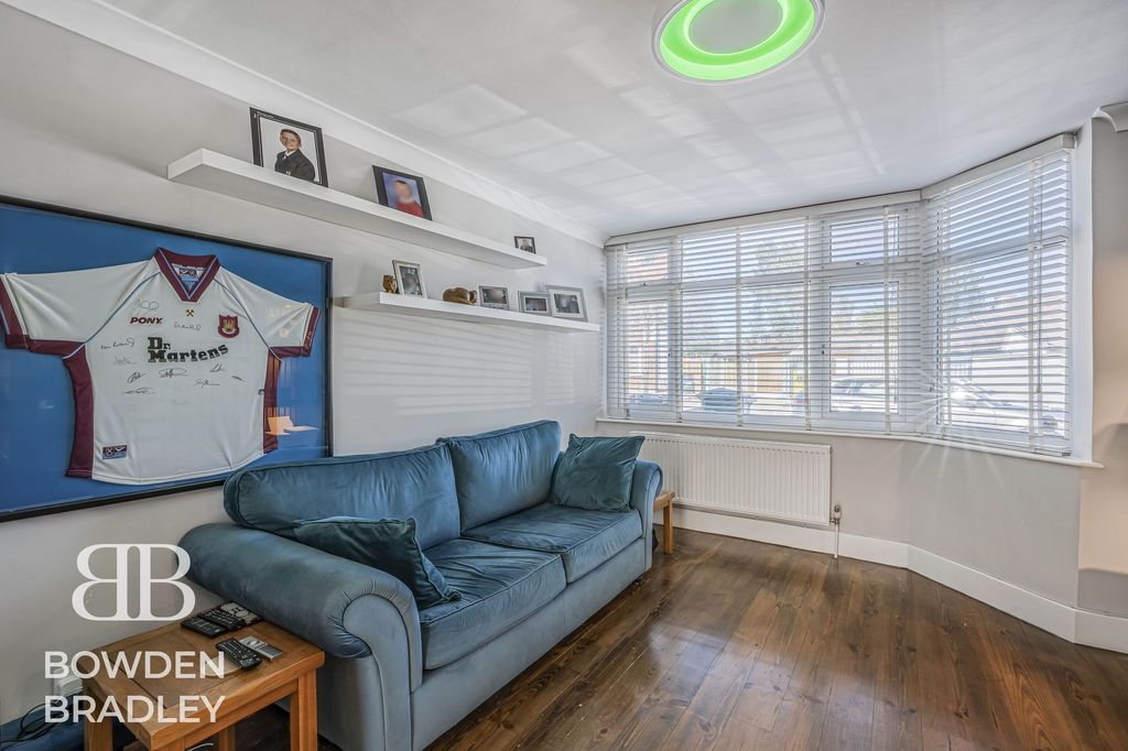 Property photo 3 of 25