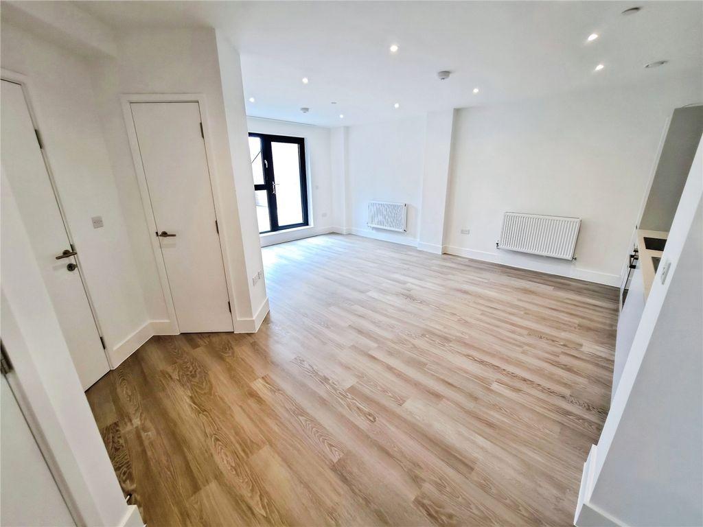 Property photo 2 of 7 3B216803-Lounge 202